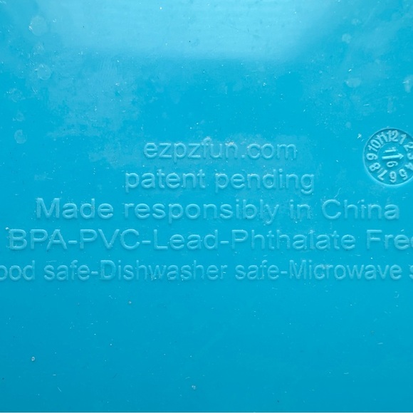 EZPZ Silicone Suction Placemat and Plate Combination for infants & Toddlers - Picture 6 of 6